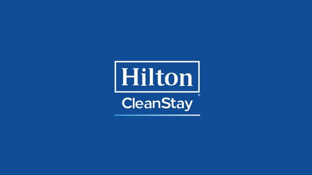 Hampton Inn & Suites Cleveland-Beachwood Exterior photo